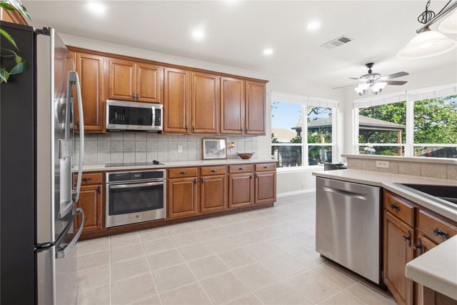 1007 Dover Heights Trail, Mansfield, TX 76063