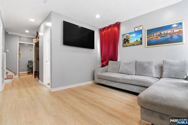 407 3rd Avenue, Newark, NJ 07107