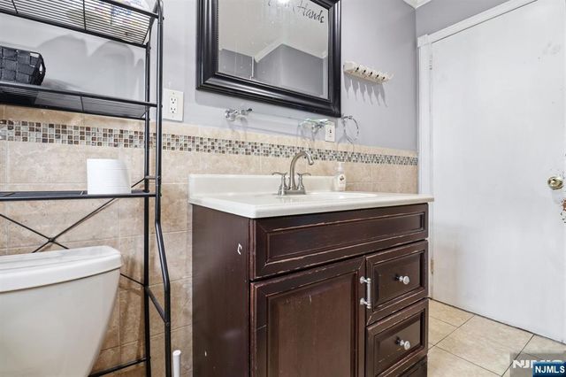 407 3rd Avenue, Newark, NJ 07107