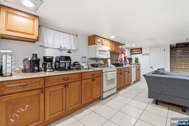 407 3rd Avenue, Newark, NJ 07107