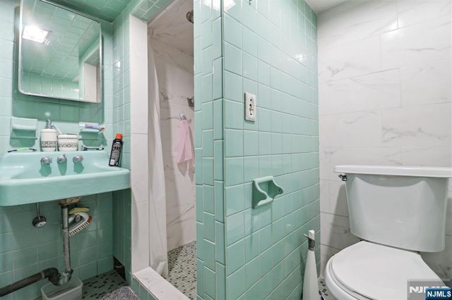 407 3rd Avenue, Newark, NJ 07107