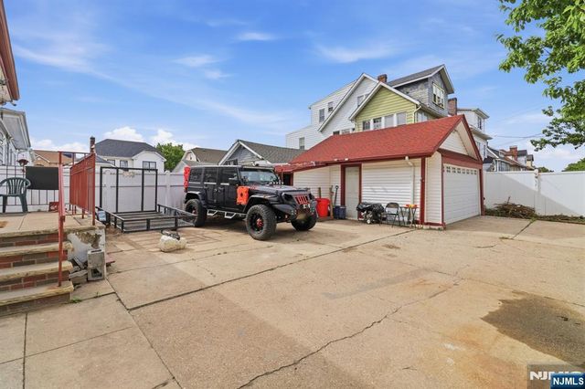 407 3rd Avenue, Newark, NJ 07107