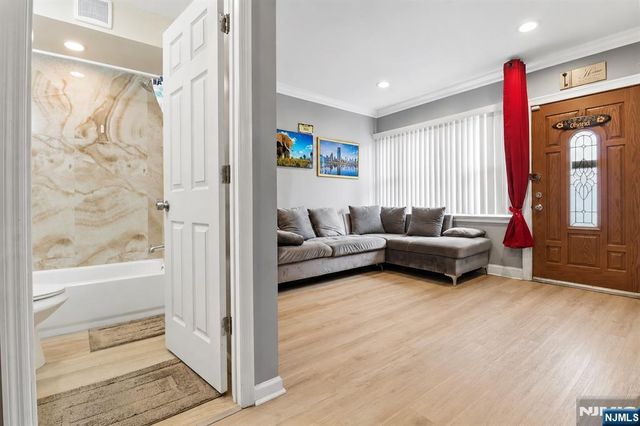 407 3rd Avenue, Newark, NJ 07107