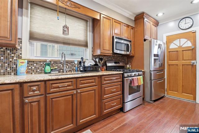 407 3rd Avenue, Newark, NJ 07107