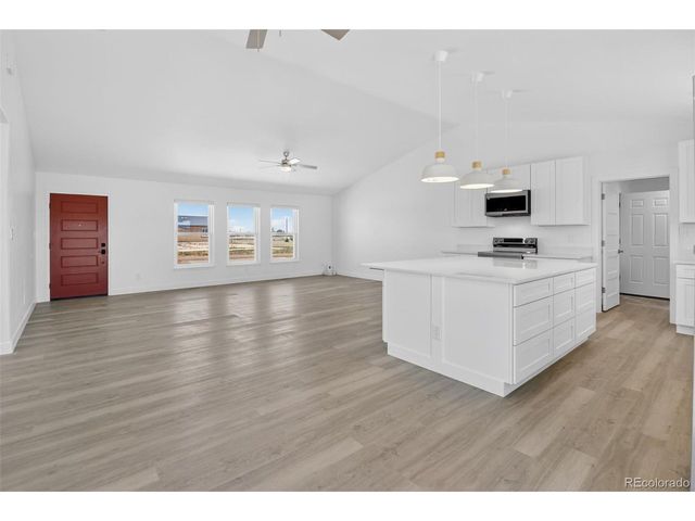668 E Milt Dr, Pueblo, CO 81007