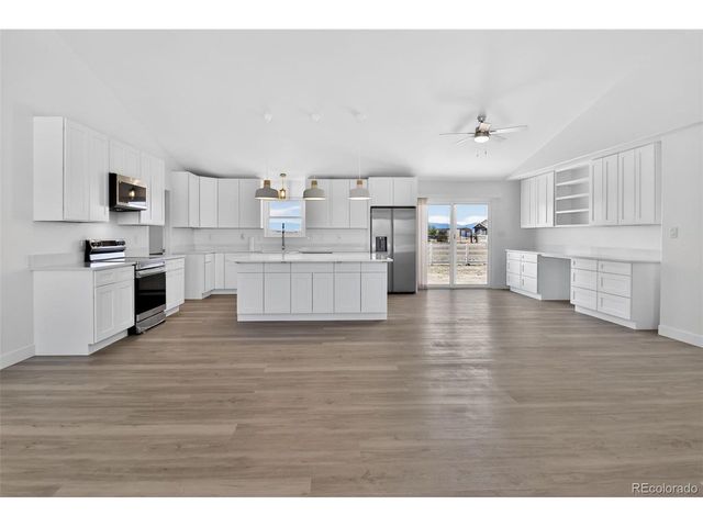 668 E Milt Dr, Pueblo, CO 81007