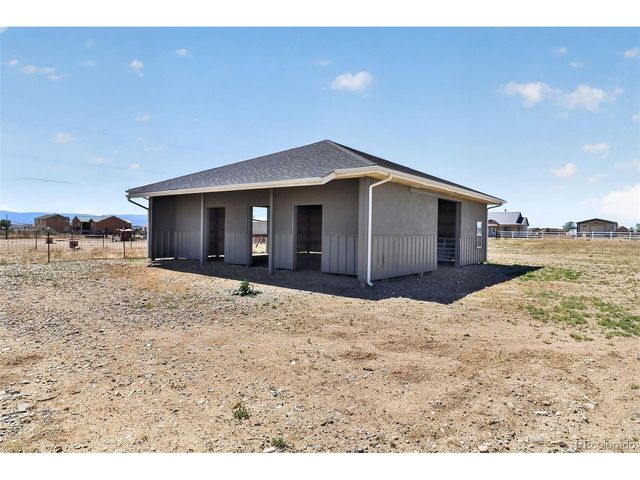 668 E Milt Dr, Pueblo, CO 81007
