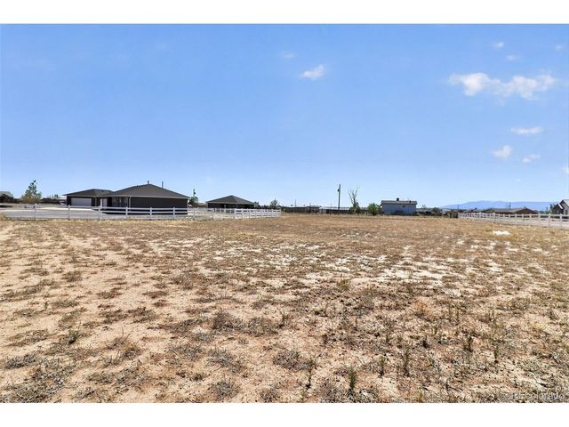 668 E Milt Dr, Pueblo, CO 81007