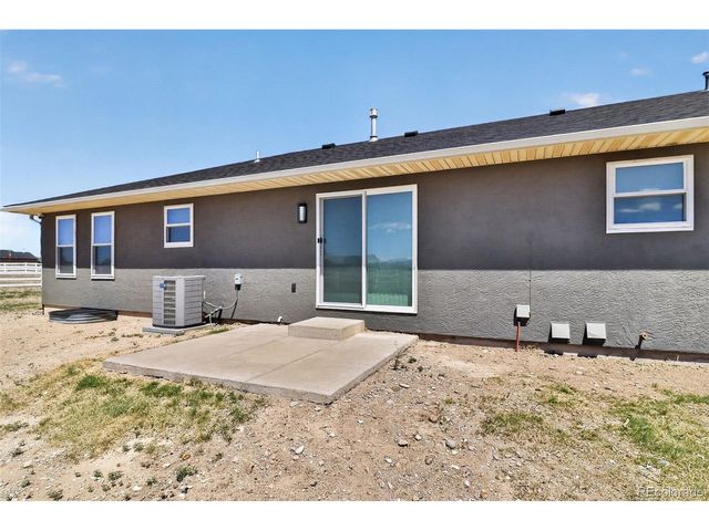 668 E Milt Dr, Pueblo, CO 81007