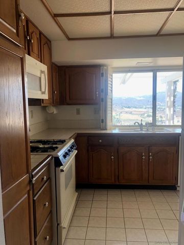 2552 Wind River Rd, El Cajon, CA 92019