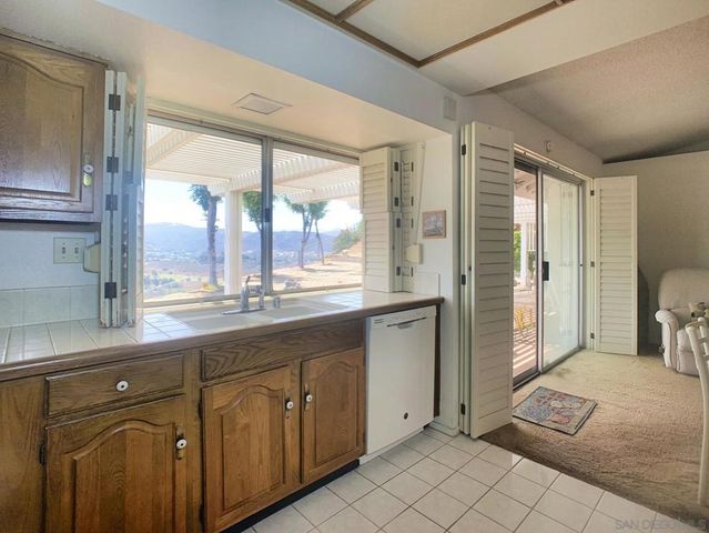 2552 Wind River Rd, El Cajon, CA 92019