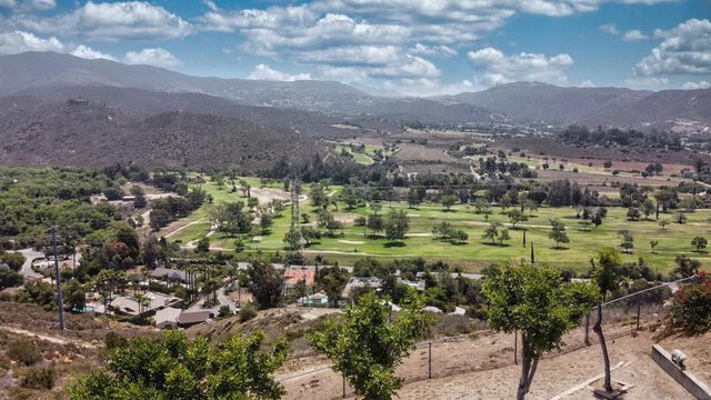 2552 Wind River Rd, El Cajon, CA 92019