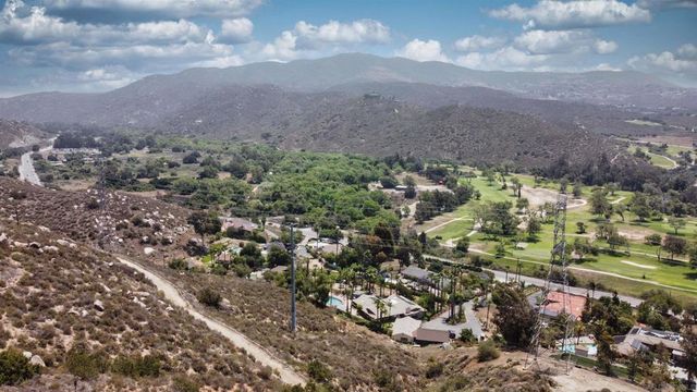 2552 Wind River Rd, El Cajon, CA 92019