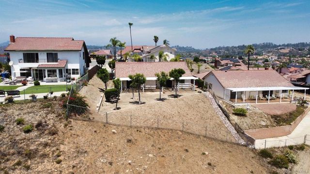 2552 Wind River Rd, El Cajon, CA 92019