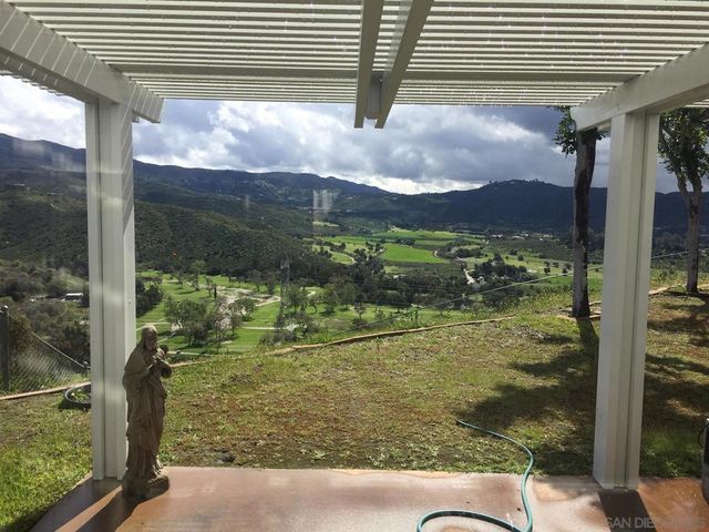 2552 Wind River Rd, El Cajon, CA 92019