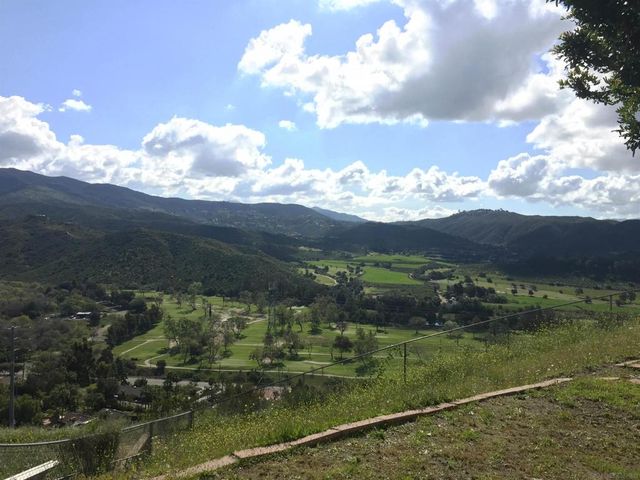 2552 Wind River Rd, El Cajon, CA 92019