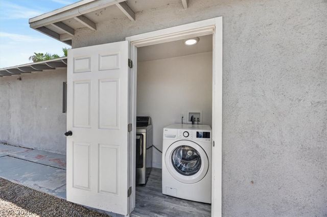 3210 Bluebird Street, Las Vegas, NV 89121