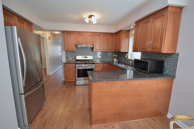 10332 Elizabeth Street 1, Westchester, IL 60154