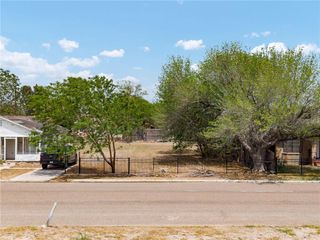 305 W Loeb Street, Edinburg, TX 78541