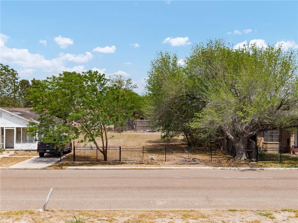 305 W Loeb Street, Edinburg, TX 78541