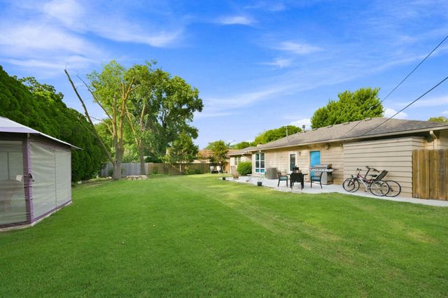 222 N Brookside St, Wichita, KS 67208