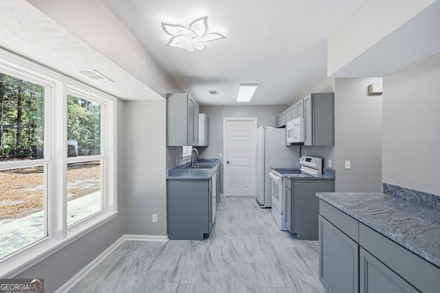648 Honey Ridge Lane, Hinesville, GA 31313