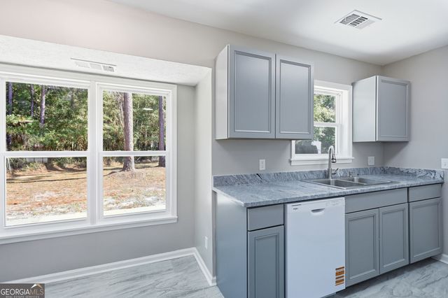 648 Honey Ridge Lane, Hinesville, GA 31313