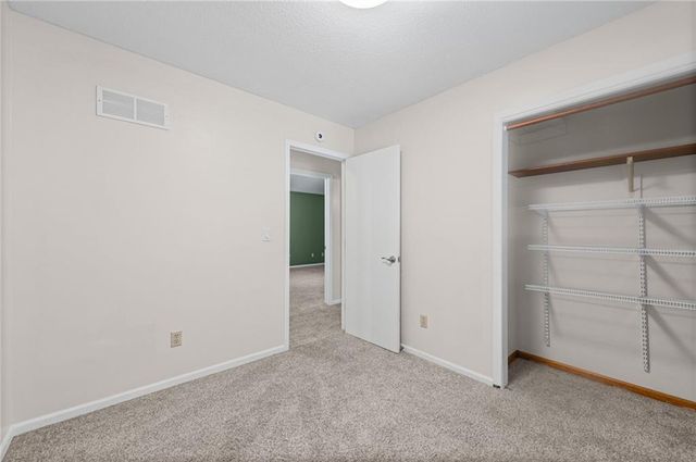 10902 N Harrison Street, Kansas City, MO 64155