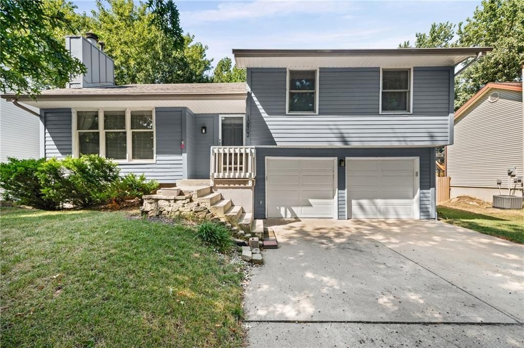 10902 N Harrison Street, Kansas City, MO 64155