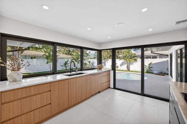 5801 NE 21st Road, Fort Lauderdale, FL 33308