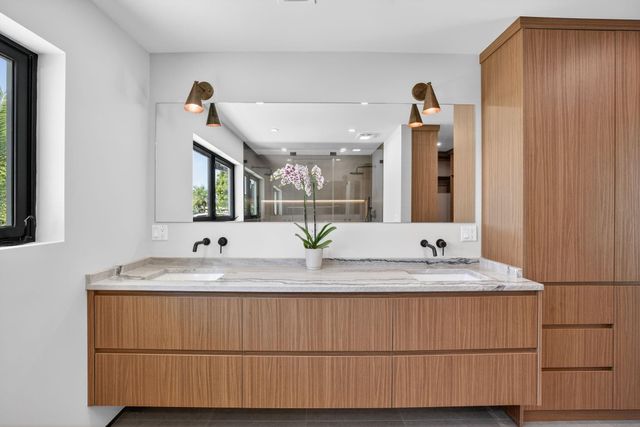 5801 NE 21st Road, Fort Lauderdale, FL 33308