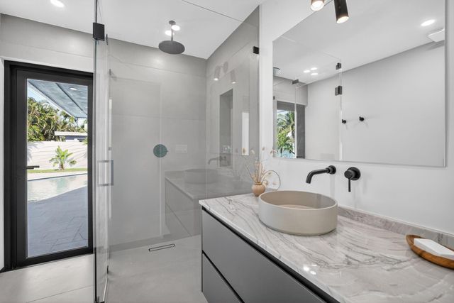 5801 NE 21st Road, Fort Lauderdale, FL 33308