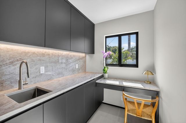 5801 NE 21st Road, Fort Lauderdale, FL 33308