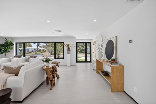 5801 NE 21st Road, Fort Lauderdale, FL 33308