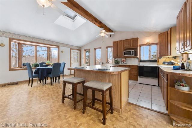 9985 Ford Road, Ypsilanti, MI 48198