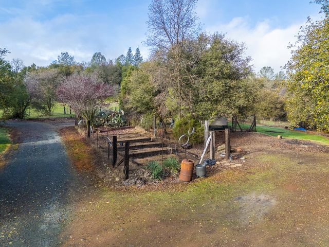 10988 Pleasant Valley Rd, Penn Valley, CA 95946