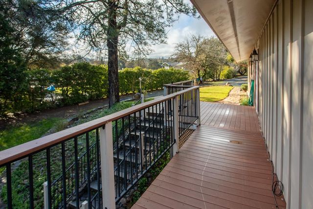 10988 Pleasant Valley Rd, Penn Valley, CA 95946