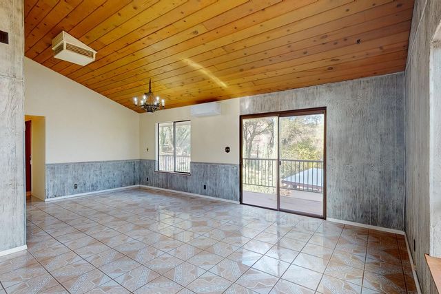 10988 Pleasant Valley Rd, Penn Valley, CA 95946