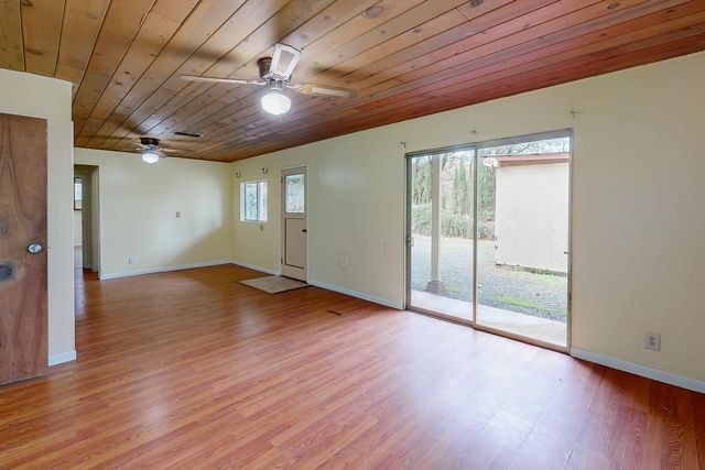 10988 Pleasant Valley Rd, Penn Valley, CA 95946