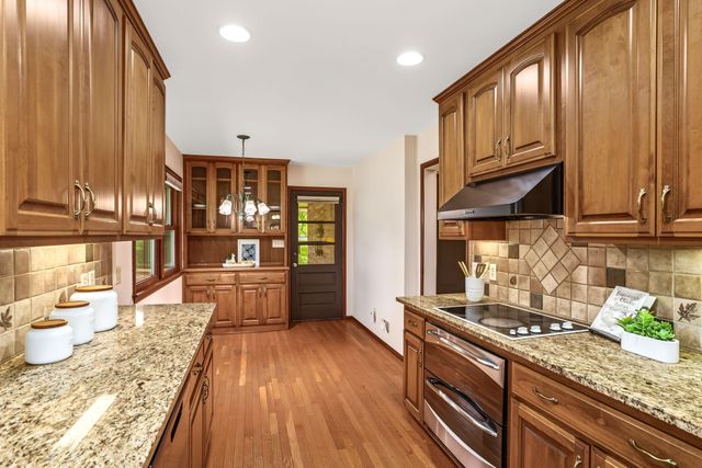 2918 Armour Terrace, Saint Anthony, MN 55418