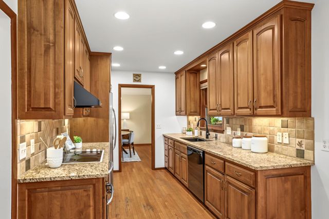 2918 Armour Terrace, Saint Anthony, MN 55418
