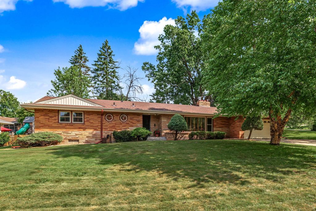 2918 Armour Terrace, Saint Anthony, MN 55418 — photo 2
