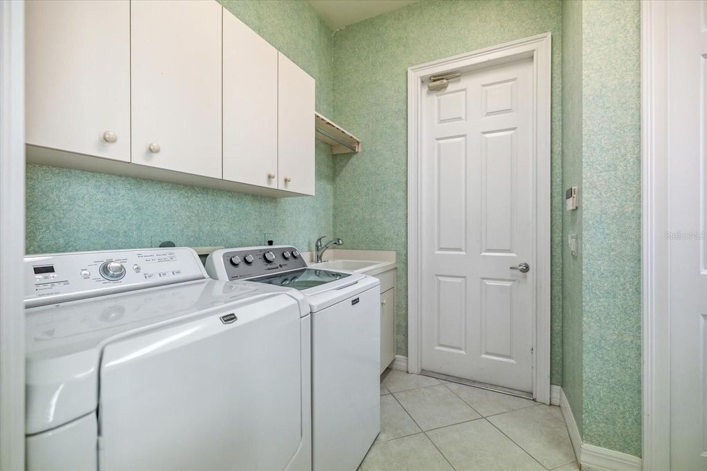 Image 37 of property listing at 17 N CAYMAN ISLES BOULEVARD, Englewood, FL 34223