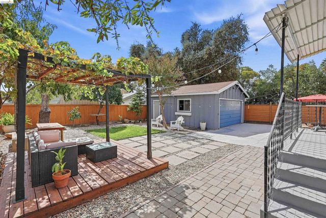 214 E Knoles Way, Stockton, CA 95204