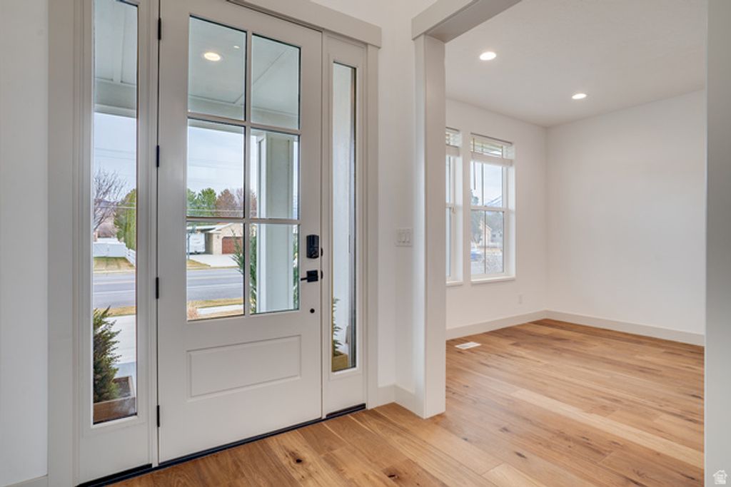 Image 4 of property listing at 432 E 2600 N, Lehi, UT 84043