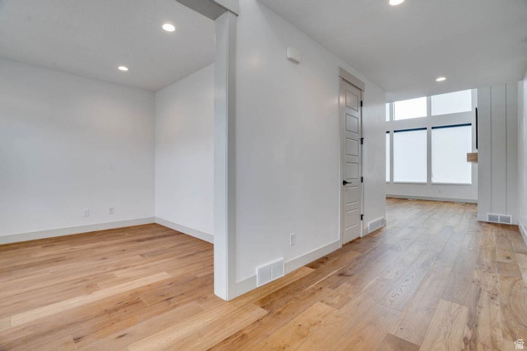 Image 5 of property listing at 432 E 2600 N, Lehi, UT 84043