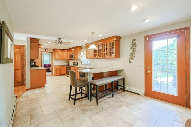 8 Hancock St, Milford, MA 01757