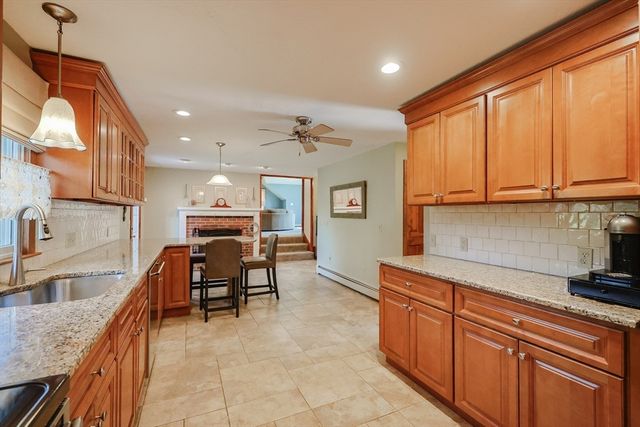 8 Hancock St, Milford, MA 01757