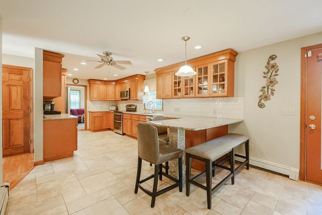 8 Hancock St, Milford, MA 01757