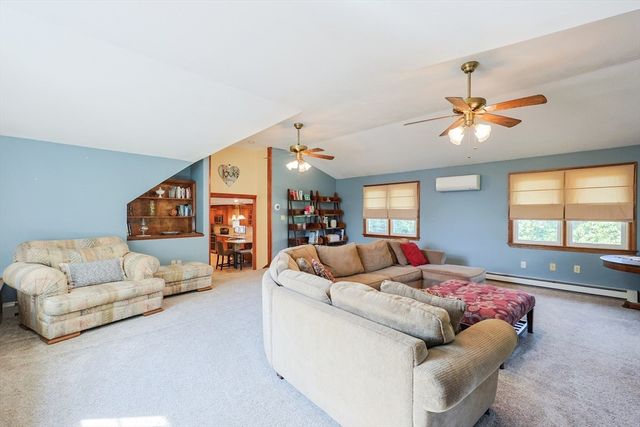 8 Hancock St, Milford, MA 01757